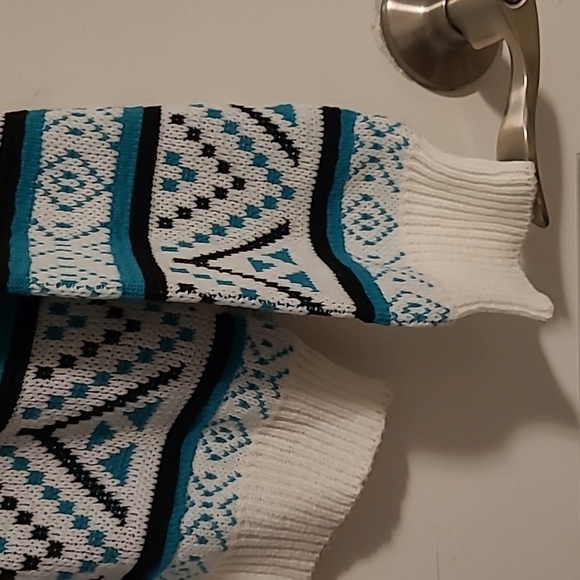 3/$27 Patterned knit crew sweater - Picture 3 of 4